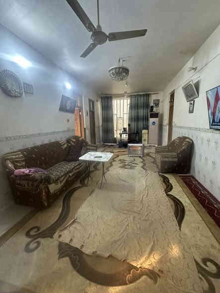 دار سكن طابو صرف في ( حي الحرية الأول )
خلف سكلة ( أبو عبدالله وليد القريشي )
( بجانب المدرسة الجديدة )
( يبعد عن شارع المعارض ١٠٠ م )

مساحة ٣٠٠ م - ( طابقين ) -( شارع بعرض ١٥ م )
الطابق 1 / ١ غرفة نوم + صحيات داخلية + خارجية
الطابق 2 / ٢ غرف نوم ( ٧ م ) + صحيات + مخزن
( بناء طابوق جمهوري + صب كونكريت مسلح ) 
( ماء - كهرباء - ( تحويل مباشر )

للاستفسار مراجعة مكتب غازي للعقار   
واسط - الزبيدية - قرب أفران المائدة  *********** 
***********
