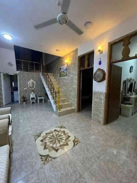 دار سكن طابو صرف في حي ( الأمير الأول ) 
بجانب بيت ( علي جاسم المرور ) 
مساحة ٣٠٠ م - ( بناء ٢٠٠ م / ترك بجانب لبيت ١٠٠ م ) 
( ٢ غرف نوم ) - صحيات داخلية + خارجية 
بناء طابوق - سقف صب كونكريت مسلح 
( بناء جديد ) - ( امام البيت متنزه ) 
( كل الخدمات متوفرة ) ماء - كهرباء - تبليط - مجاري
( تحويل مباشر ) ( أمامه متنزه )

للاستفسار مراجعة مكتب غازي للعقار     
واسط - الزبيدية - قرب أفران المائدة   ***********   
***********
