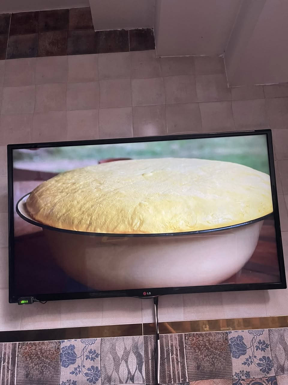 شاشه LG حجم 42 بدون انترنيت مكفوله من كلشي وياها ستلايت يفتح مشفر منتهي اشتراكه تكدر تجدده السعر 180 الف مكاني الزعفرانيه
***********
