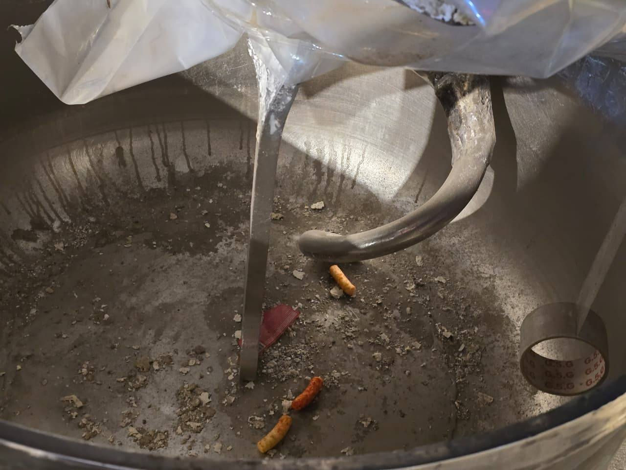 عجانه لولبيه تركي جيس ونص الذراع ملحوم
مكينه توس 
قوالب توس 
فرن طبقي ٣خانات مشعل فوك ومشغلين جوه 
العنوان _بغداد 
الرقم: *********** اتصال فقط فقط المو شراي لا يتصل
