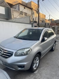 رينو كوليوس  مديل 2013   السياره بيه بارد  هلال الجاملغ الخلفي   بدون ...