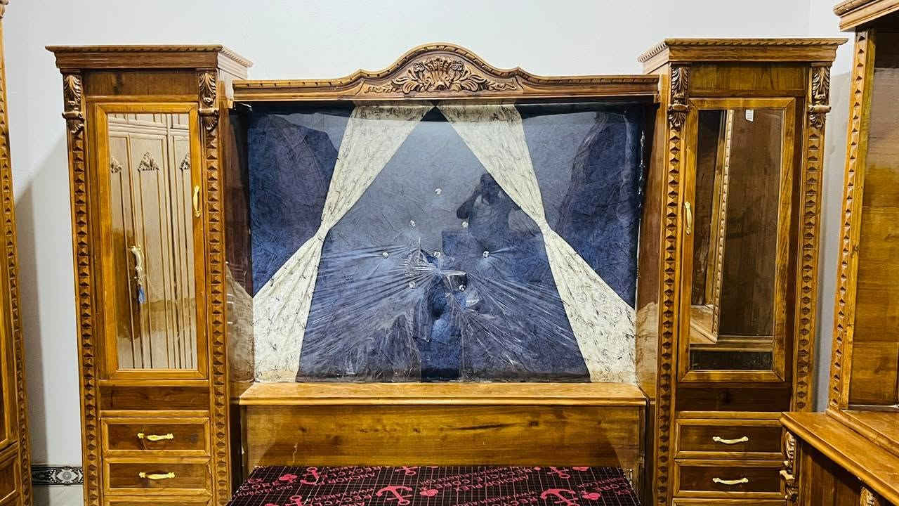غرفه نوم ملكي حطاطه نضافه فول السعر مليون و 500 وبيها مجال العنوان الرمانه البوعبيد للاستفسار ***********
