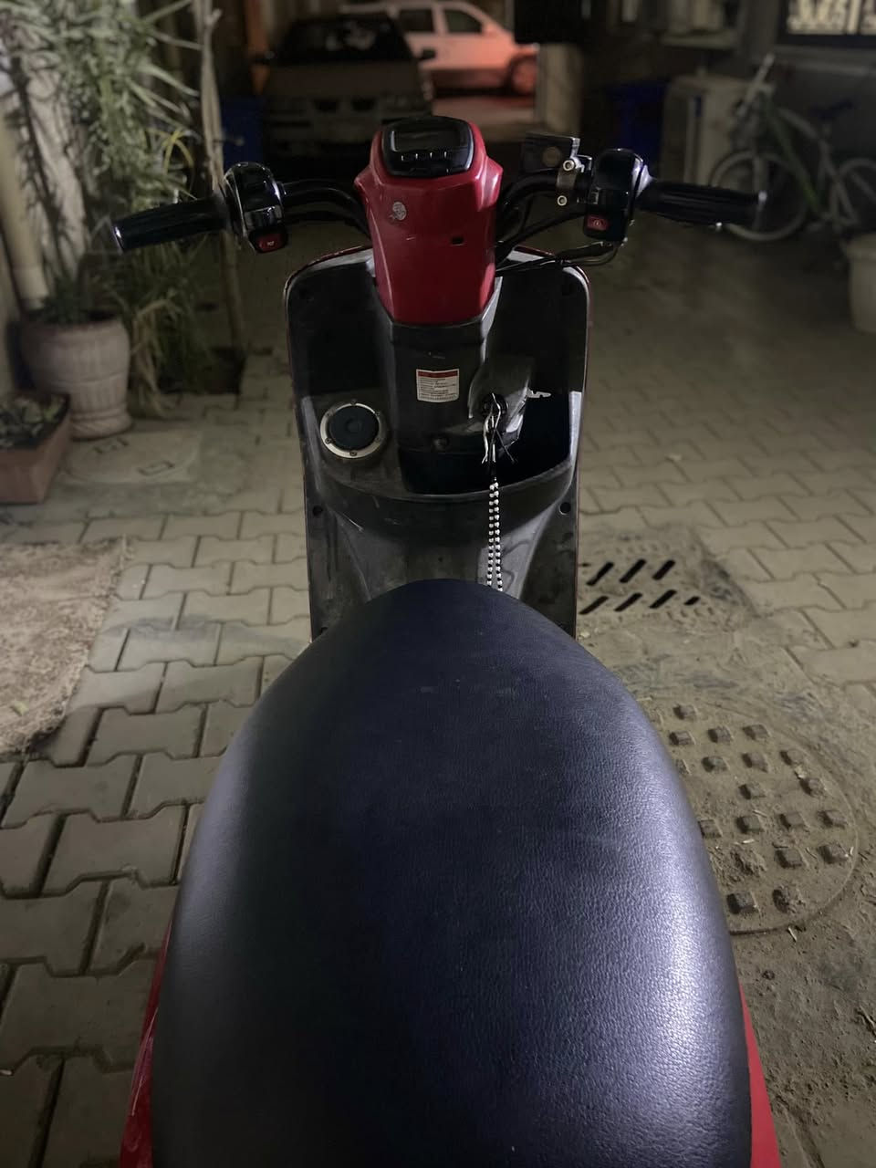 سلام عليكم دراجه ماكس بوليس، الدراجه نضيفه نوزل نكره سلف جميع كهربايتها شغاله   برغي ما مفتوح بيها الدراجه جديده اورقها موجوده صار شهرين من اخذتها, الدراجه مال ربه كفاله عامه السعر 950 وبيها مجال للتواصل***********
