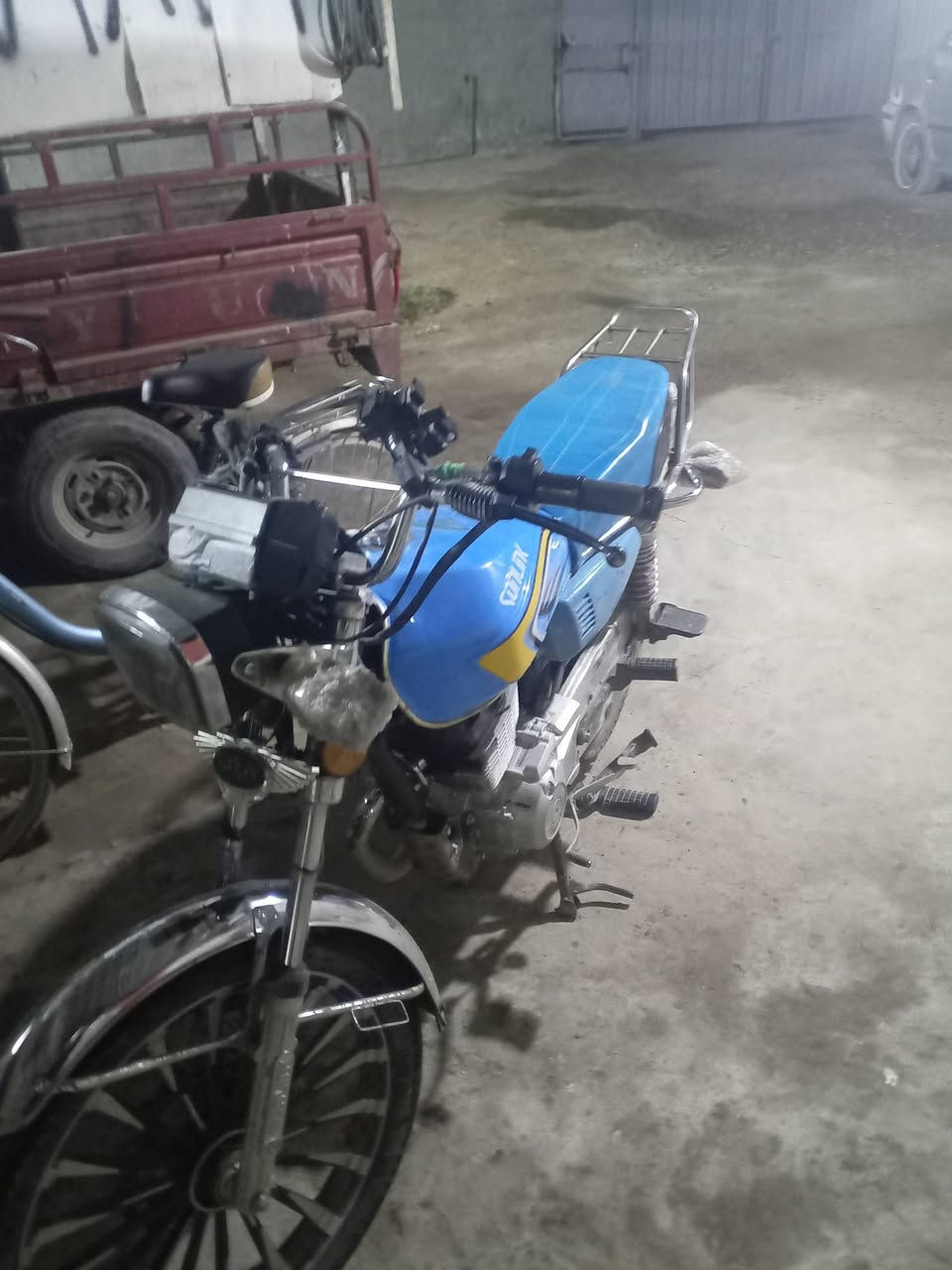 السلام عليكم سونك 24 نازله بل 25 وياه بصمتين تشغيل عند بعد المكينه خرسه أوراق الدراجه نضيفه بمعنه الكلمه *********** بيه َواتساب بس السعر 725 وبيه مجال حك الجيه  الدراجه كامله خاليه من النقص المكان البياع
