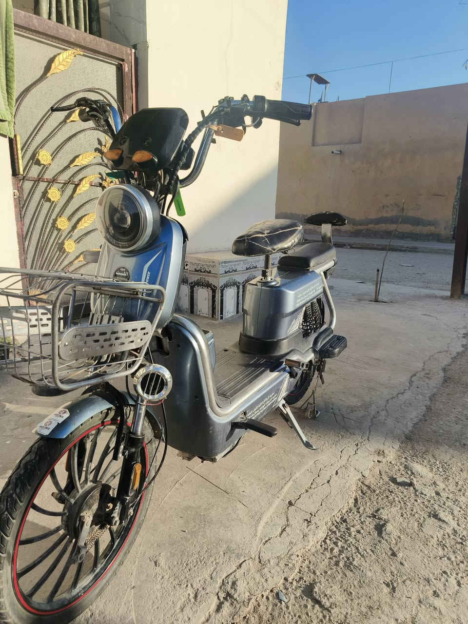 سلام عليكم باسكل شحن للبيع خمس بطاريات وياها سويج نسختين وبصمه شغالات والسعر 350 وبي مجال الاستفسار عن هذه الرقم ***********
