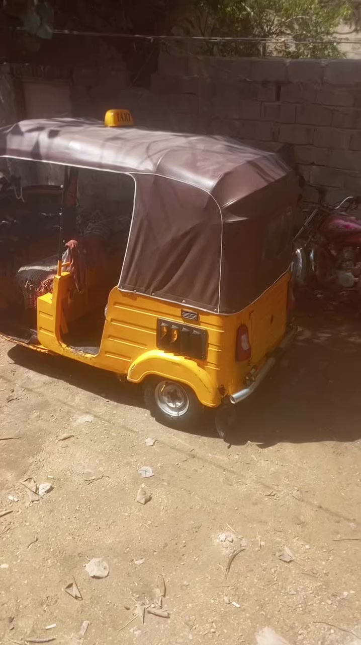 يالله السلام عليكم تكتك  نوعيه زيل موديل 18للبيع مكينه كلاجات جديد خير من الله كبل للشارع عوزه بس عمبار مال بريك بدون حادث بعدهي ع البلاد اصفر الون بسمنه مكاتبه اوراقه كامله مكانه كربلاء طوريج لاستفسار *********** اتصل وبيك خير وتدلل السعر 2مليون وبيه مجال للشراي
