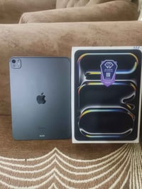 ايباد ١١ برو • ٢٥٦ • بطاريه ١٠٠