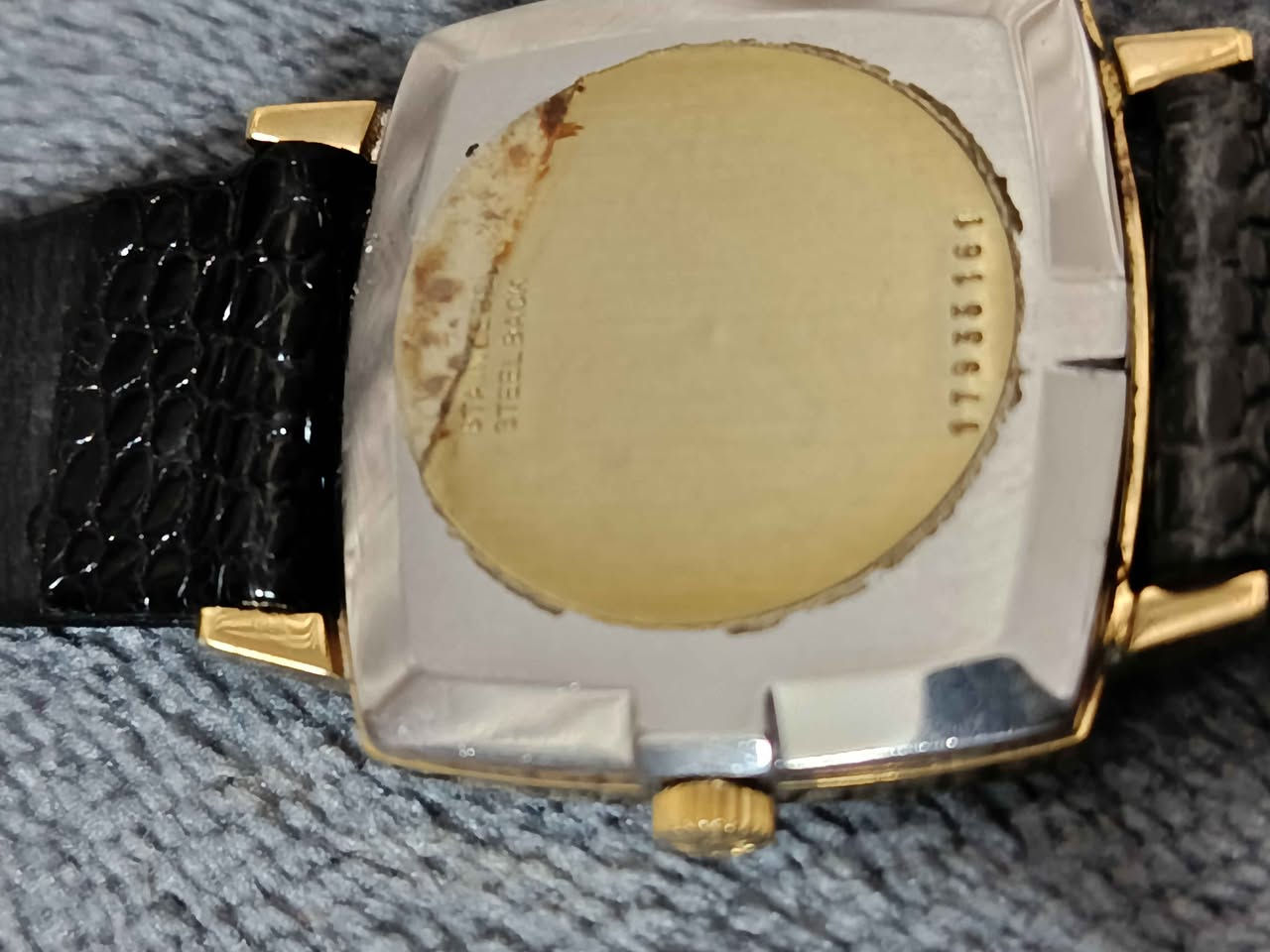 لونجينز نصب تكويك 
انتاج السبعينات 
ابعاد ٣١ ملم مربع
نظافة عالية جدا جدا الساعة بالستيكر
السعر ٢٥٠ دولار بغداد, العراق


**إذا كنت صاحب هذا الإعلان وتريد حذفه لأي سبب، رجاءا أرسل رسالة إلى الدعم الفني**