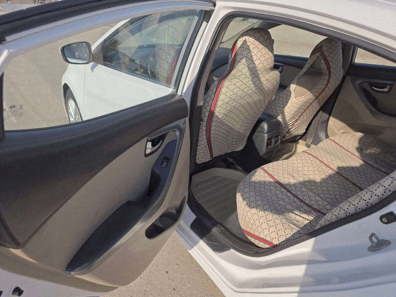 النترا خليجي مديل ١٦ رقم بصرة جديد سنويه جديده محرك ١٨٠٠ دوش سياره جديده وجاهزه من كلشي مكفوله من الضربه وتبدل وصبغ كفاله عامه سياره فول موصفات سعر ١٢٠ هاتف *********** عنوان بصرة محرك وكير وحماده وتبريد جاهزه
