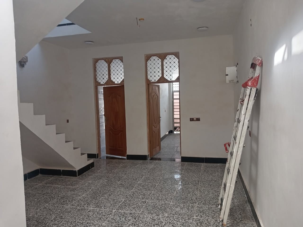 مشتمل للبيع مطلوب اسكان
العنوان : طويريج _ ام الهوى _ شارع الباشا خلف مدرسة الزكي _ قرب المنتزه
المساحة ١٠٠ متر
واجه ٥ متر نزال ٢٠ متر
يحتوي على
غرفة نوم _ صالة _ استقبال _ مطبخ وصحيات
جاهز من كل شيء بدون اي نقص بناء حديث
السعر ٨٨ مليون
مطلوب إسكان ٤٣ مليون
يعني مقدمة ٤٥ مليون والباقي أقساط للإسكان
تتوفر كافة الخدمات
ماء مجاري كهرباء تبليط مدارس منتزه
اخوان لازم عندك كفيل للإسكان 
للتواصل على الرقم
***********
