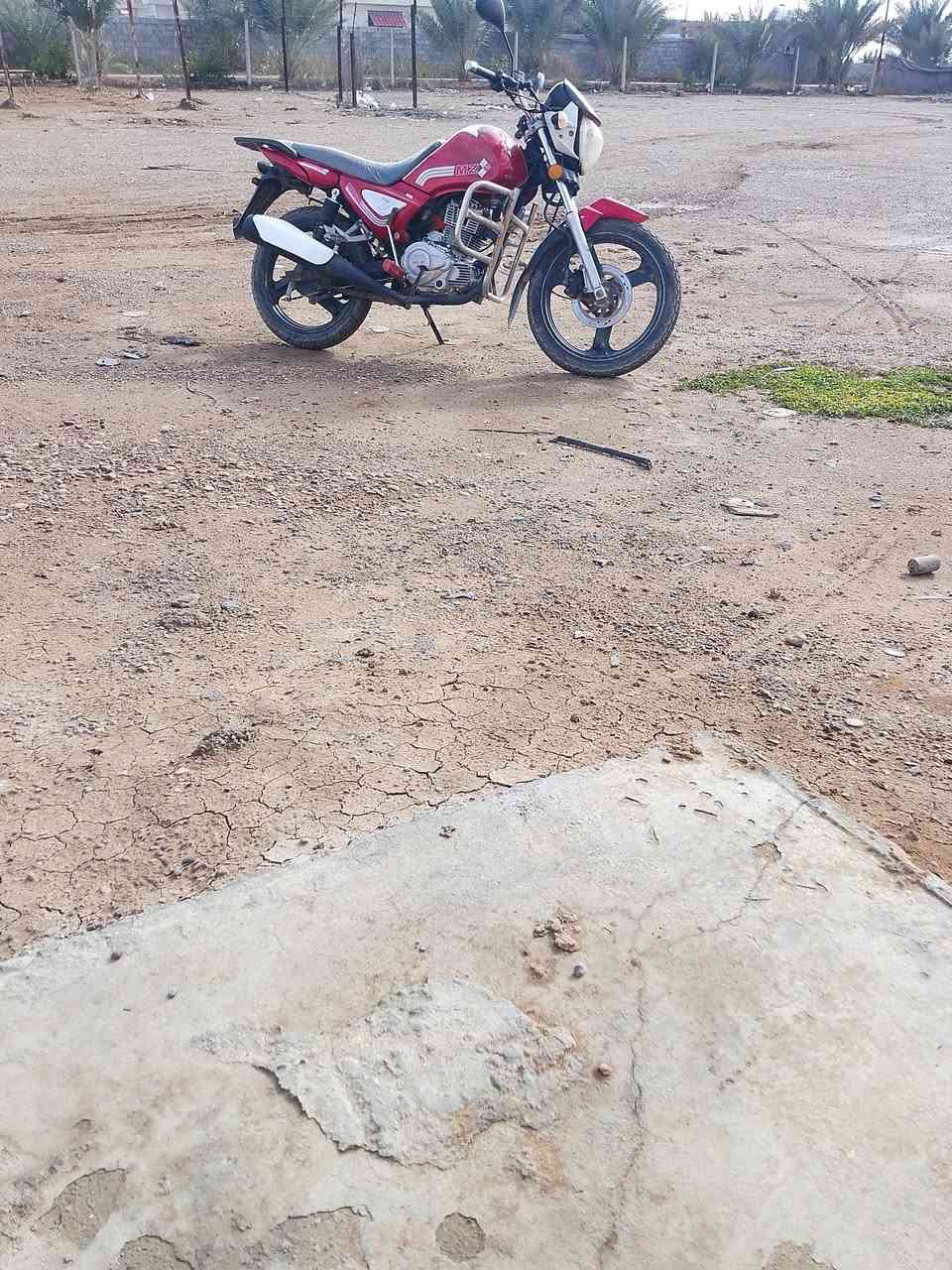 السلام عليكم دراجهmz للبيع محرك 200 فول شلعه موديل 218 دراجه جديده كلش تايرات جدد دبلات جدد كهربايات جدد السعر 950 وبيهه مجال للاتصال ***********
