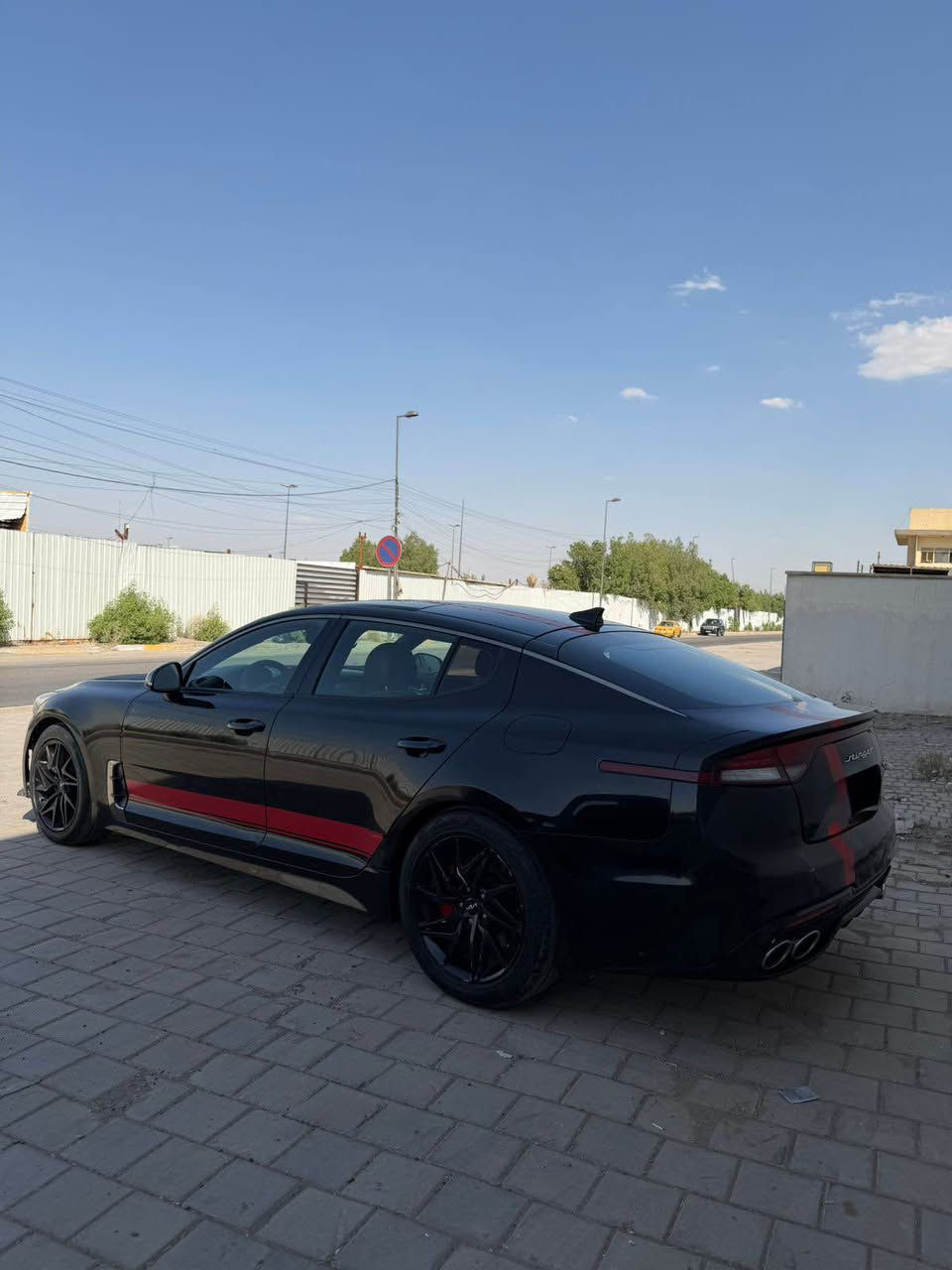 السلام عليكم 
للبيع kia stingar 
موديل 2022 
معوقين 
محرك 2500 تيربو 
Gt  فول مواصفات 
سيرفس كامل وما بيها اي شي جاهزه من كل النواحي 
حادثه نفس ممبين بالصور 
السعر ١٥٠$ وبيها مجال  
للتواصل *********** بغداد, العراق
