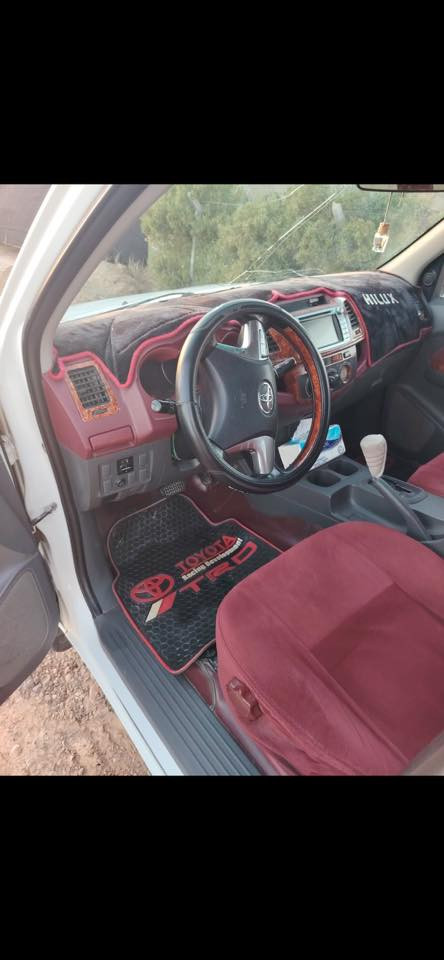 سلام عليكم بيك اب تيوتا هايلوكس موديل 2014كويتي
ماشية 170الف رقم بغداد 
شاصي 19
تحويل مباشر مكانها بغداد
السيارة بيها ملاحضات بارد
للاستفسار 
***********
***********
