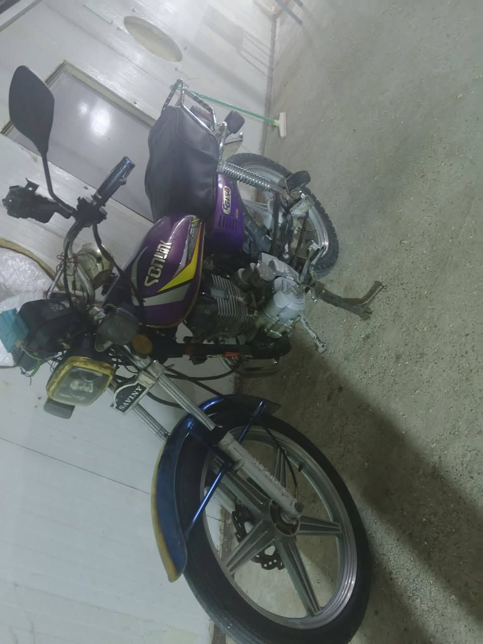 سلام عليكم ماطور للبيع موديل 2020محرك لا تنقيص ولا تبخير تخم تاير جديد ماطور مال جني مكاني بلد سعر 375وبي مجال ***********
