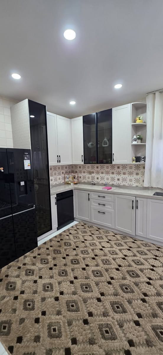 بسم الله إعلان بيت للبيع الرمادي مجمع عمر الراوي الثاني قرب جامعه الانبار المساحه ٤٠٠متر ركن شارع ٣٠متر البيت ٢طابق يحتوي البيت على ٤غرف نوم استقبال مطبخ حار بارد يباع مع الأثاث البيت يباع نقد فقط تحويل مباشر أستفسار أكثر ***********
