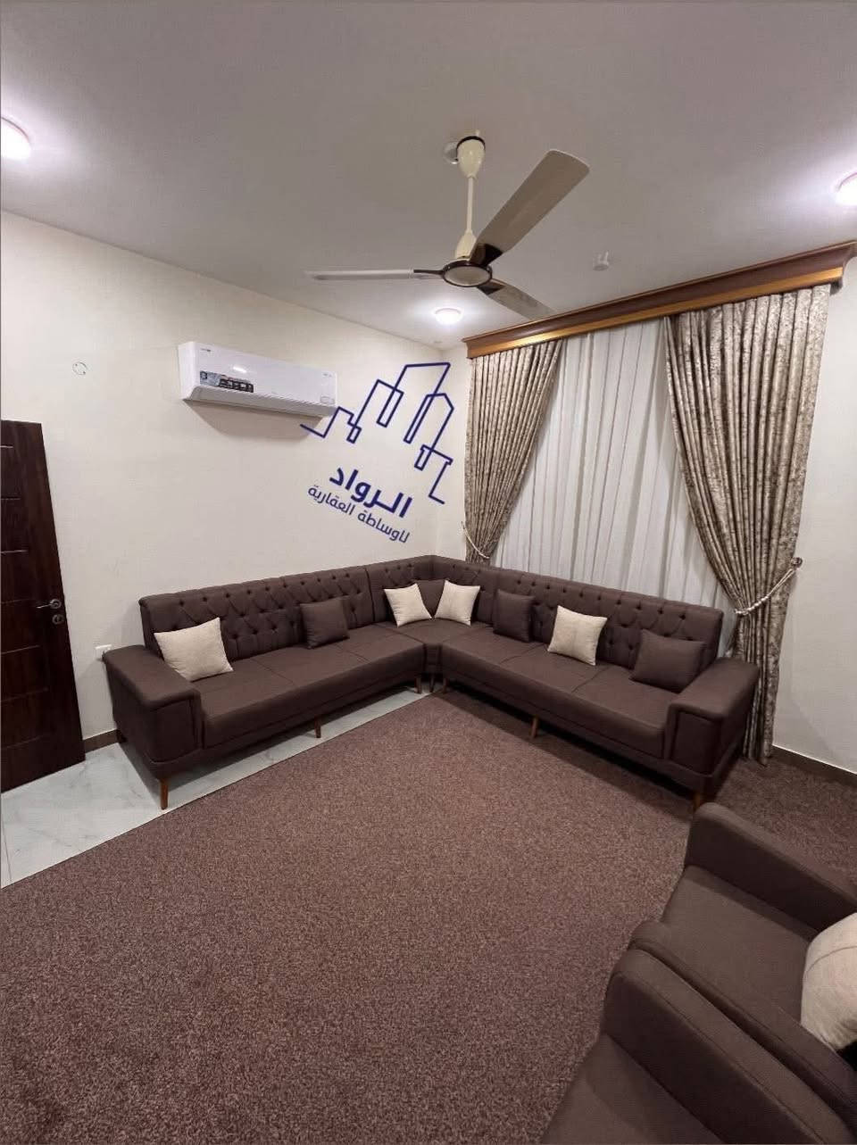 للإيجار في السيدية
طابق ارضي مؤثث بالكامل مساحة 120 متر زيرو

يحتوي على ثلاث غرف نوم وصالة ومطبخ وخدمات

الايجار مليون وربع 

للاستفسار ***********
