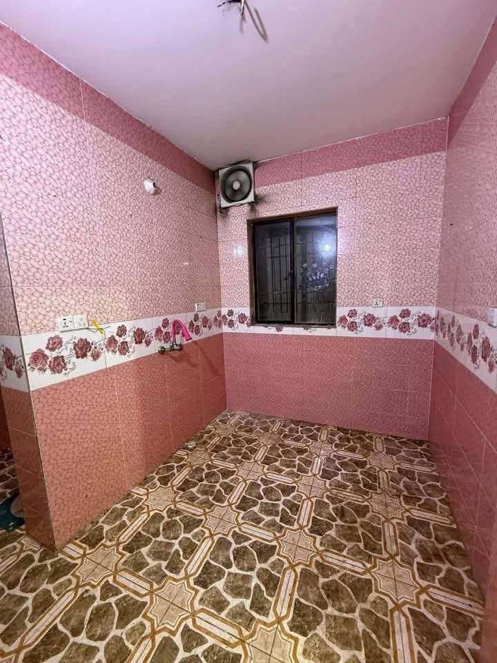 #للايجار__في__السيديه
وحده سكنيه طابق اول

تحتوي على غرفه نوم وصاله ومطبخ وخدمات 

بدل الايجار 550

للاستفسار ***********
