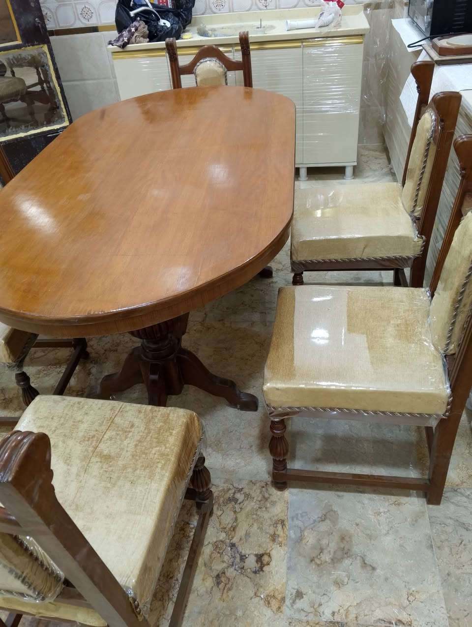 ميز طعام غشاب جاج بورمي درجه اولى البيع ***********
