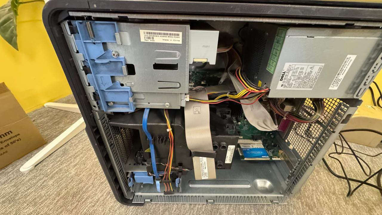 مجموعة حاسبات دسكتوب بنتيوم ٤ 
Dell Obtiplex 210 L Intel(R) Pentium(R) 4 CPU 3.00GHz 2.99 GHz حاسبة بنتيوم ٤
CPU 2.99 GHz 
Ram 512 mb 
Hard drive 75 gigabytes 
Cd rom dvd 
Floppy disk 
WiFi pci 
Mother board Dell 
Systems  windows 7 
مستعمل نظيف جدا وشغال وبيه نظام ويندوز ٧ البصرة, العراق


**إذا كنت صاحب هذا الإعلان وتريد حذفه لأي سبب، رجاءا أرسل رسالة إلى الدعم الفني**