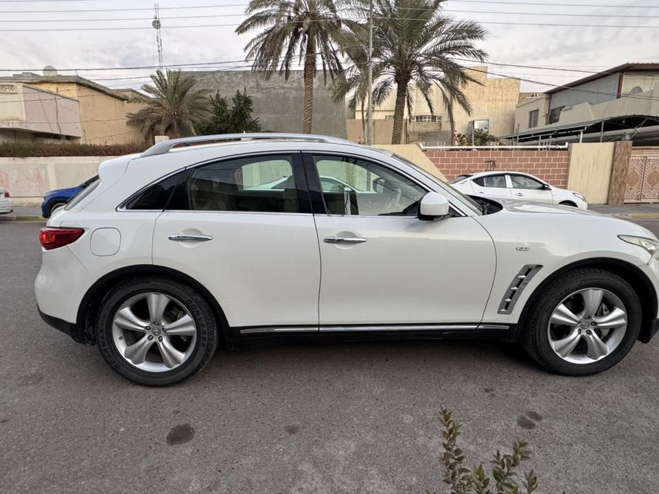 السلام عليكم 
وين عشاق الانفنتي 😍
ماكو هيج جمال ونضافه ☺️
للبيع انفنتي خليجي ✅
موديل 2011
كفاله عامه✅ 
فأت FX35✅
الوان ابيظ ✅
رقم اربيل تحويل مباشر ✅
هزه جديد ما صاقطه ✅
محرك وكير كفاله ✅
المواصفات 
فتحت سقف ✅
شاشه خلفيه بل سقف ✅
مري قلاب ✅
تبريد قطعتين ✅
تدف تبريد بل اكشانه✅
اكشانه كهرباء اثنينهن ✅
داخلال السياره بيجي ✅
شفتات سرعه بل استيرن ✅
تحكمات صوت بل استيرن ✅
مضخم صوت وسماعات فول ✅
شاشه وسطيه شغاله ✅
مثبت سرعه ✅
مانع انزلاق ✅
حساسات امامي وخلفي ✅
كامرات محيطيه 360 ✅
تشغيل بصمه ✅
وابواب والجنطه كذالك بصمه ✅
ويل ماله ابلادي ✅
وبعد بيه هوايه مواصفات ✅
السياره تخم تاير وصدر جديد ✅
عليه ادامه كامله ما نقصه برغي ✅
بل عافيه عل ياخذه بعده جديده 
السعر 145 وبيه مجال 
للاستفسار ***********
