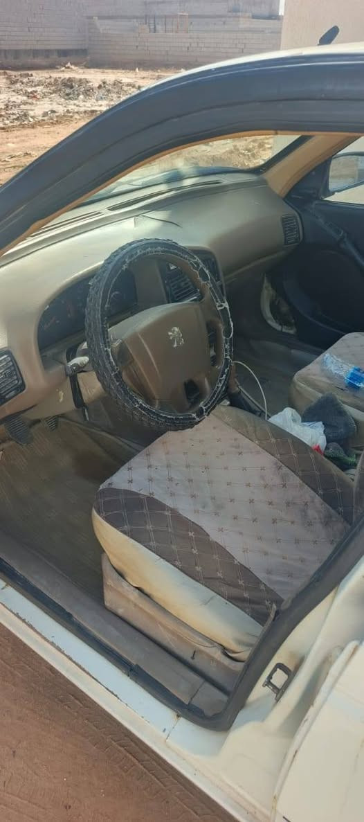 سلام عليكم 405للبيع السياره حلوه ونضيفه مكينه لاتنقيص ولا تبخير الكير مابي شي بديهه حلو السنويه لل27 وهذه رقم صاحبه ***********
