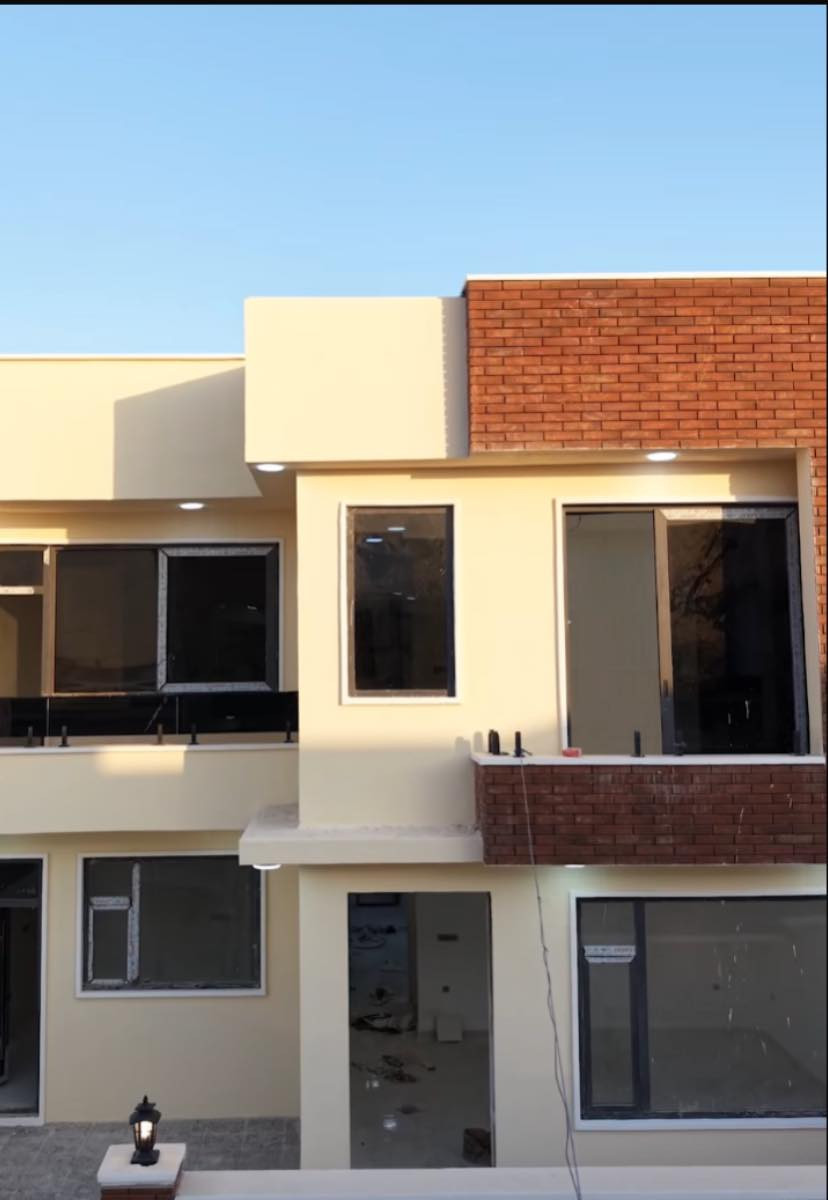 بيت للبيع مساحته200 متر بمجمع الابرار بناء درجة اولى تسليم البيت والتسكين بعد 6 اشهر المجمع صاير بضهر مستشفى حماد شهاب الشراي يتفضل خاص


**إذا كنت صاحب هذا الإعلان وتريد حذفه لأي سبب، رجاءا أرسل رسالة إلى الدعم الفني**