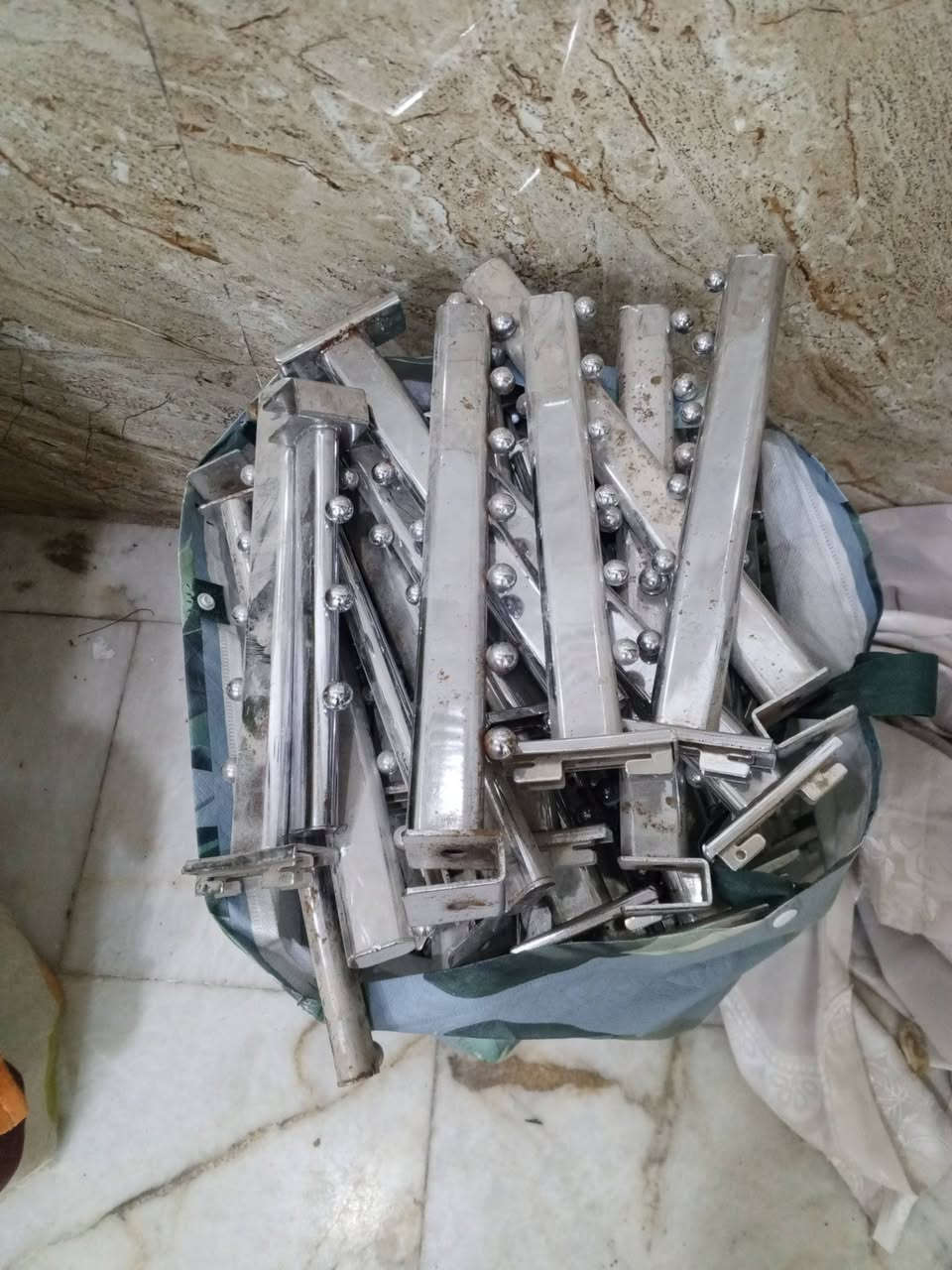 ذراع للبيع العدد 100 العنوان كربلاء حي العسكري العابد تواصل علة الرقم ***********  يوجد واتساب
