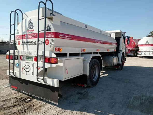 سلام عليكم سكانيه فطيمه موديل 1991 السنويه حوضيه وقود محرك ست كورات كير خمسه بخمسه سيارة معمره جاهزة ماناقصها أي شي 
أرقام السياره تاخذه 
انكليزي مسطره سيارة مكانها موصل والتواصل علا الرقم 
***********كورك
***********اسيا
