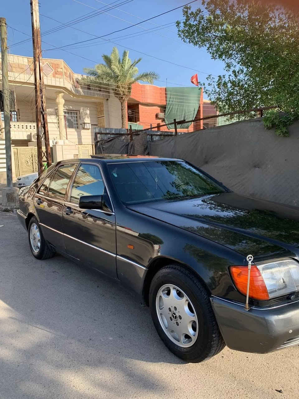 السلام عليكم ورحمة الله وبركاته سياره شبح w140 موديل 92 اسود غير محدد رقم بغداد  باسمي مكينة خراطيم خير من الله تبريد السياره حلوه ماناقصة شي باب قصير السعر 80 بيه مجال مكان السياره بغداد ***********
