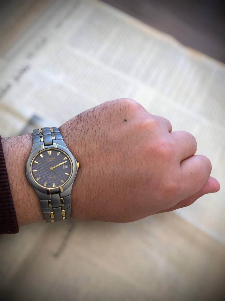 ساعة ستزن اصلي نظام كوارتز
مينة مميزة / مصنوعة من التيتانيوم المطعم باللون الذهبي 
السير كامل / القفل البوك الأصلي / منفذ تأريخ يومي 
وقتها دقيق جدا جدا 
السعر 170 الف 
يتوفر توصيل لجميع المحافظات


**إذا كنت صاحب هذا الإعلان وتريد حذفه لأي سبب، رجاءا أرسل رسالة إلى الدعم الفني**