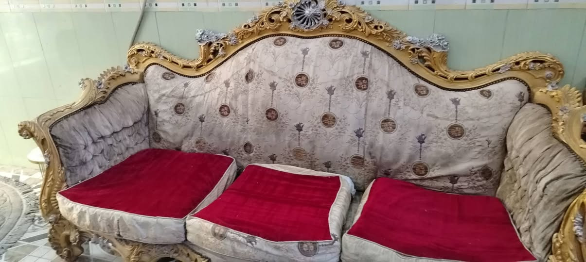 السلام عليكم تخم مصري 10 مقاعد للبيع بسعر مناسب الاتصال *********** العنوان بغداد شارع فلسطين
