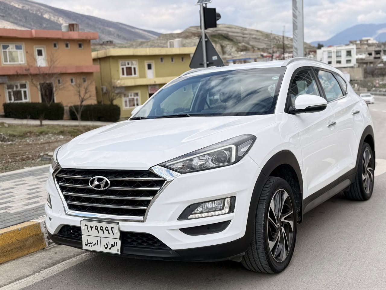 هۆندا تۆکسۆن 2021خەلیجی
 فول مواسفات تەنها پانۆڕامانیە
پارچەڕەش بئ دعم لەسەرساخەی کرایتە10پارچە
تەنها سەرهیلالی چاملاخی پشتەوە یەک بستی هەیە سبوخ بەکارت چاک کرایە پیوەی دیارنیە 
هیچی تری نیە
سیارەکە زۆرجوان وبەرچاوە 

نرخ لەکۆمینتی dasty2soran دانرایە نرخی مناسبە 

مکینەوگیڕی نەکرایتەوە بەشەرت دەنگ وبخار بەشەرت
بەناوکردن بەشەرت
 
سەنەوی وهەزەی نوئیە

ژمارەی خاوەن سیارە 

***********
