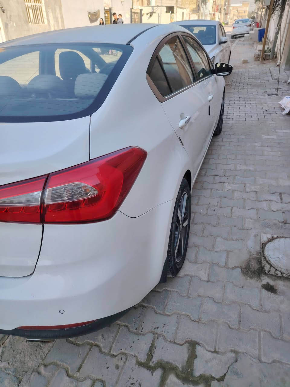 السلام عليكم من رخصة الاخوه المشرفين
سيراتو ٢٠١٣ محرك 1600
حساسات اماميه و خلفيه ابلاديه
تبريد خلفي شفتات با ستيرن
لد امامي و خلفي اشاير با مري و مري شفط
بيهه بارد با جاملغ الأمامي و بيهه رشت
 صبغ قليله جدا
*********** بي واتساب
السعر ١٢٥ و بيهه مجال قليل
