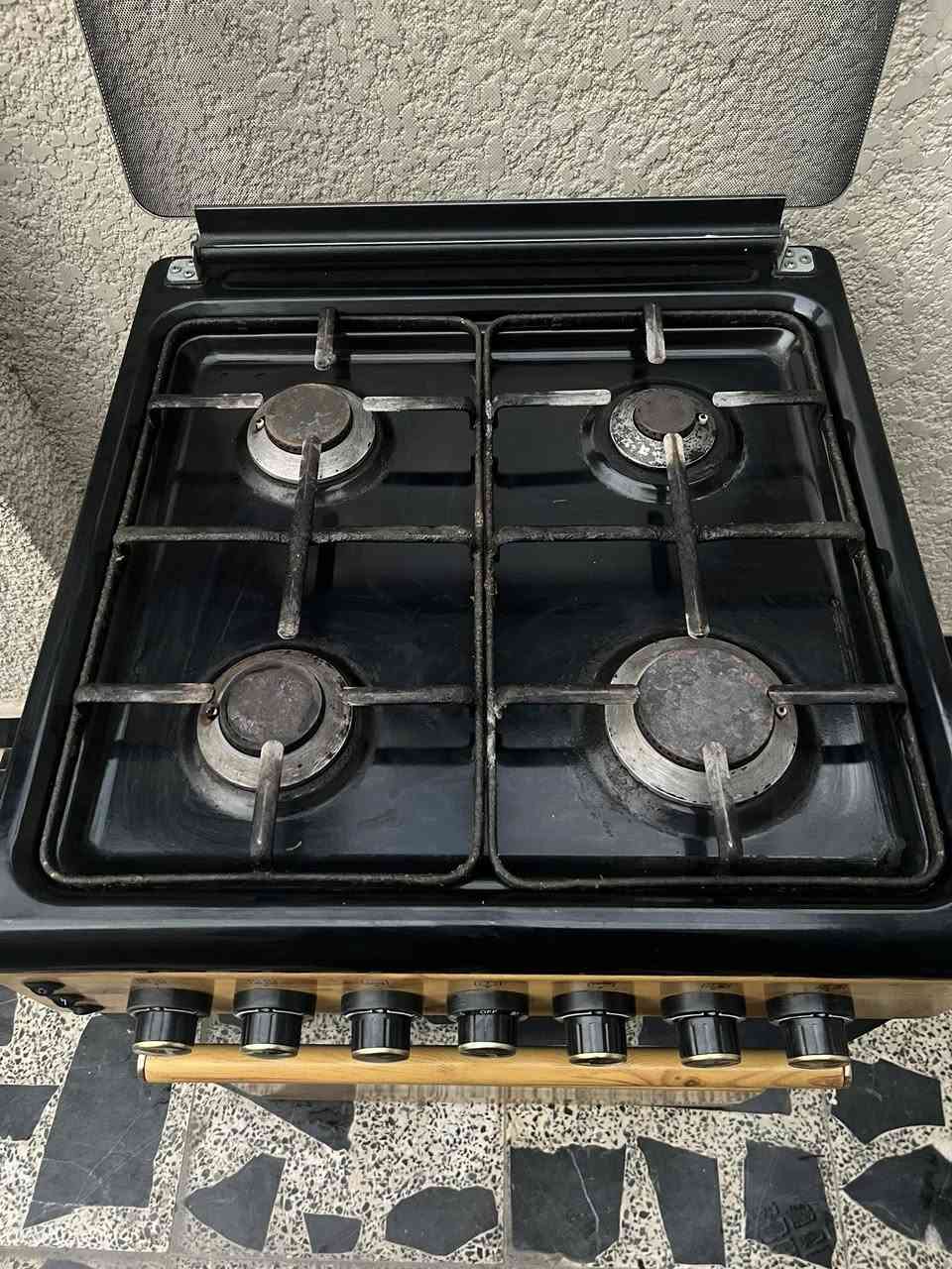 � للبيع طباخ غاز منزلي + فرن
✅ حالة جيدة
🔹 4 عيون غاز
🔹 إشتعال ذاتي من المقابض
🔹 واجهة ولمسات خشبية أنيقة
🔹 غطاء زجاجي لحماية العيون
🔹 مناسب للطهي اليومي والمنزلي

💰 السعر المطلوب: 125 دينار فقط
📍 الموقع: (احي اور)
📞 للتواصل: (***********/واتساب)
