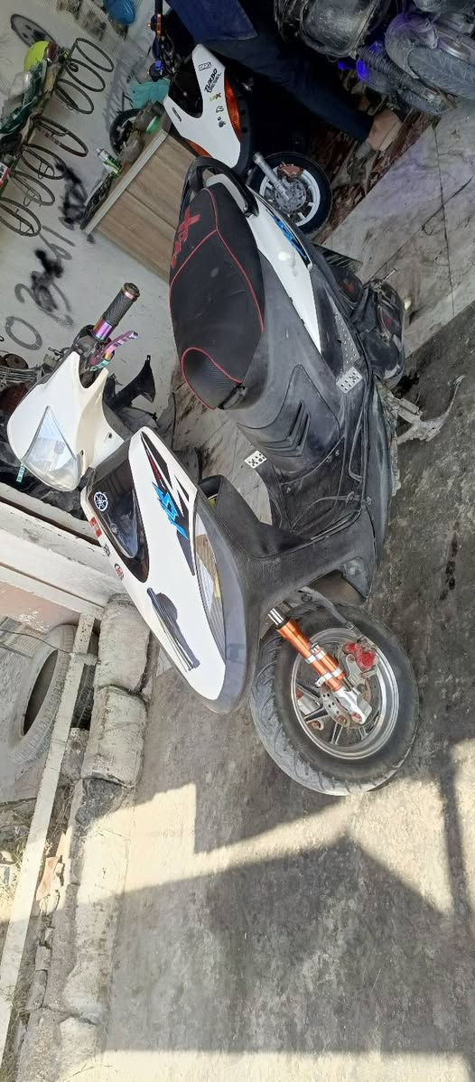 سلام عليكم ماكس عدله لبيع مزوده كلجات رياضي اصلي بوشه بلادي49 شلعتها ماتنوصف تايرات جدد نكره سلف ب 650 وبيه مجال مكان حله مركز


**إذا كنت صاحب هذا الإعلان وتريد حذفه لأي سبب، رجاءا أرسل رسالة إلى الدعم الفني**