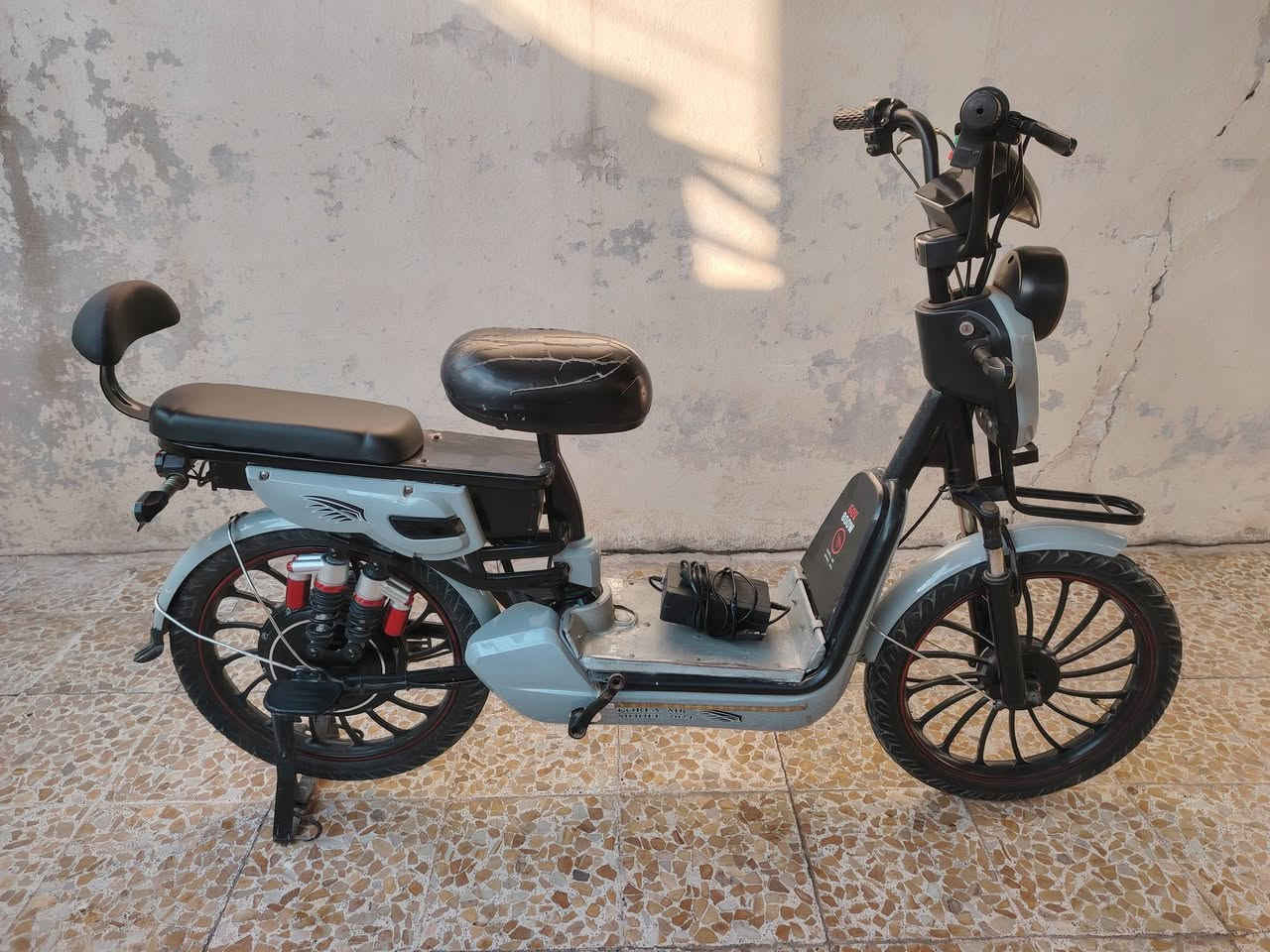 سلام عليكم ورحمه الله وبركاته
دراجه شحن نوعيه كوريه MR
عدد البطاريات 5 جدد شرط
ليت +بك ليت +اشاير +هورن +نشره =كل شغال شرط فول
السعر(250) الف
مكاني #الموصل اليرموك قرب الحديقة
رقم الهاتف للتواصل (***********)
