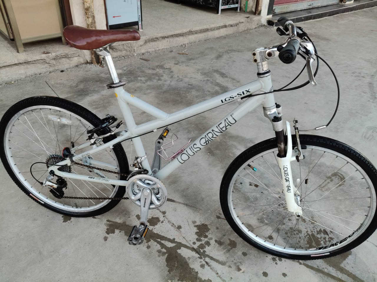 السلام عليكم 
بايسكل ماركه LOUIS
معدن المنيوم 
البدالات دفع سحب 
النقال الخلفي 8 والامامي3
قفل خلفي وياله مضلعه رقبه لعاب
فول كمبليون 
السعر 140 الف 
موجود توصيل


**إذا كنت صاحب هذا الإعلان وتريد حذفه لأي سبب، رجاءا أرسل رسالة إلى الدعم الفني**