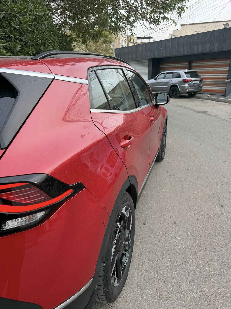 السلام عليكم كيا سبورتج 2024 للبيع بدون مراوس.
سياره رقم شمالي ماشيه ٣٠ ألف جديده السياره مواصفات مقاعد تحكم السايق ول بصفه 
صندوك كهرباء المري كهرباء + نقاط عمياء 
تشغيل عن بعد و هاي الاموار تدفئه وتبريد كشنات و مقود دخول ذكي وترحيب 
بنراما السياره 
السياره فول للأخير مكانها بغداد 
ملاحضه السياره بيها طخه بصيطه بل جاملغ جه السايق ومعدله شي بسيط 
للاستفسار *********** ما متوفر عل فيس
