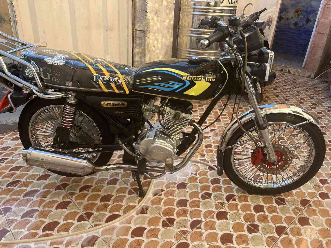 تايكر موديل 23 كفاله عامه بدون أي نقص مكينه ما مفتوحه كهربائيات كله سعر 550وبي مجال مكان بلدروز ***********
