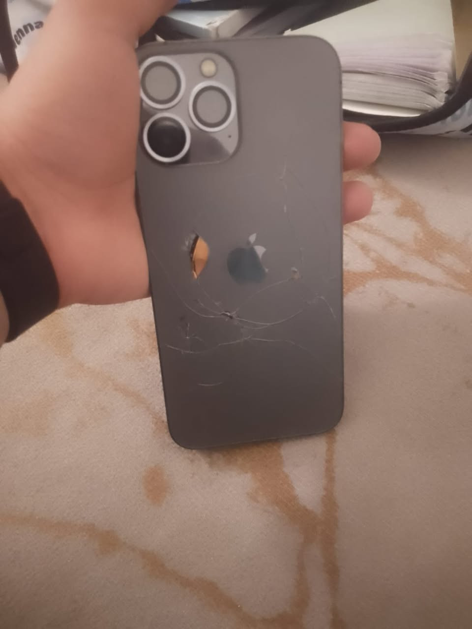 ايفون 13 برو ماكس وب480 وبي مجال بسيط مال تبديل ضهر بعد شتريد  وين هاي بس يمي بس اقره لمنشور زين لتلفون كله وتر بلادي بس شاشه مبدله نوعيه اولد سعرها 150 ضمان تاخذه من ل بيت 
ذاكره عاليه 256
بطاريه 88 انسه شي صرف
فيس ايدي شغال اكيد ومابي اي شي لان شاشه من بدلتها ارقه شي بسوك حالها من حال ل اصليه بعد وكاله
كامرات روعه غني عن التعريف تقريب تبعيد بوروتيه
لونه تلفون حلو
ضهر مفطور حاطله كفر ممبين ويتبدل ب20 الف بس احسب مامفطور لان نزلتلك من سعر لتلفون علمود ل ضهر
شاصي شخط مابي غير ضهر
جهاز كلشي. مابي وحلو
بلببجي 120 فريم ركز 120 فريم كاعد تعرف قوه الايفون وفوك هاذ كشخه ب ايدك مال شخصيات ل 13 برو ماكس مو لان هوا عندي بس معروف احسن تلفون ب ابل
سعر 480 وبي مجال بسيط مكاني كريعات 
‏ واتساب بس ***********
