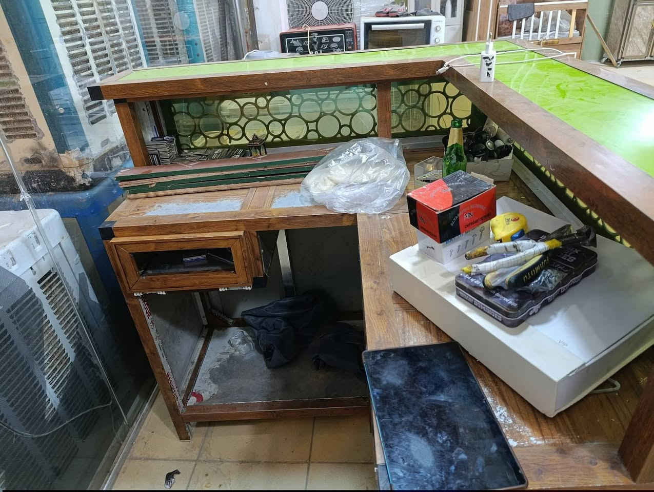 معرض أبو فواز للأثاث المنزلي
يتوفر لدينا ميز كاشير مستعمل بسعر جداً مناسب
العنوان تكريت شارع الزهور مقابيل كليه التربيه للبنات 
لتواصل والاستفسار. ***********
