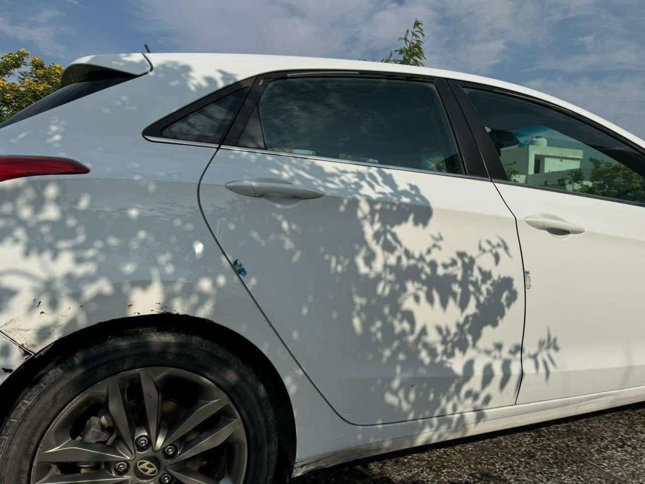 سيارة النترا هاشباك 2017  
عداد ٨٥ و قابل للزياده 

المواصفات :
محرك 2000 GDI
رقم أربيل القديم 
تحكم ستيرن جهتين (كامل)
گير  اوتوماتيك
دبل AC
شاشة اعطال
Aux
USP
ipod
ECO
نقطة عمياء
‎4دسك
APS
حادثها من امريكا بابتين ( ومبدلة نفس اللون جهة السائق)
يعني، السيارة جاهزة وتبريد وگير ومحرك

العناية:
دهن درجة اولى
فلتر دهن ،فلتر شوته ،وتبريد 
للاستفسار 
***********
بغداد الدورة الجمعية 
السعر 105
