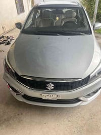 سازوكي سياز موديل 23مامرقم تترقم بغداد باقي عليها سنه ونص وتتحول بااسم...