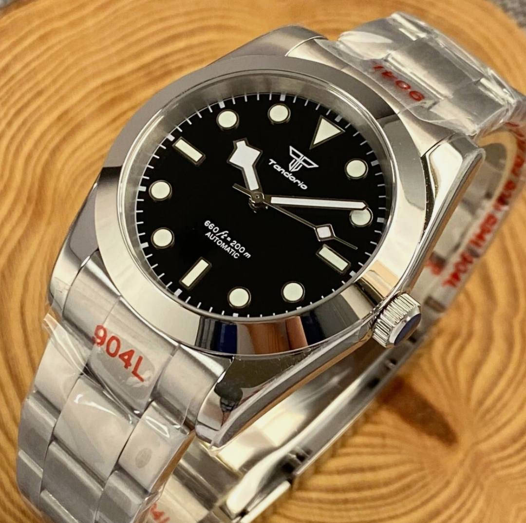 السلام عليكم ساعات للبيع متنوعة اوتوماتيك وكوارتز جديد ومستعمل للبيع باسعار مناسبة التفاصيل وباقي الصور التواصل الخاص او على الرقم ***********.
