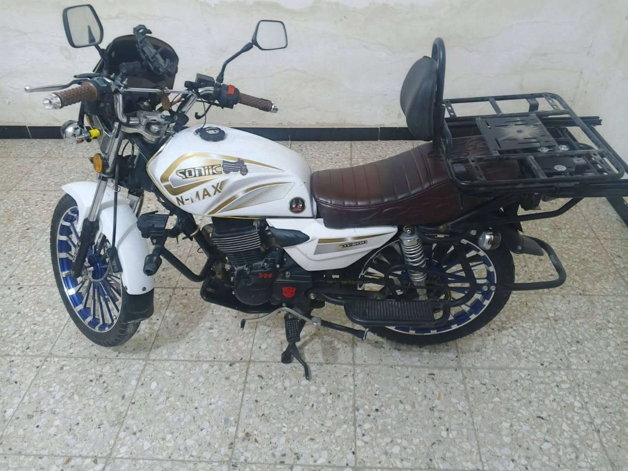 سلام عليكم سونلك موديل 2026 للبيع محرك 200 cc الدراجة خير من الله مكفولة رقمها نجف مشروع وطني وين ما تريد بالعراق احولك بيها لوحتين مشتغلة دليفري قليل محتاج فلوس سعرها مليون و800 وبيها مجال مكاني بغداد الاتصال ***********
