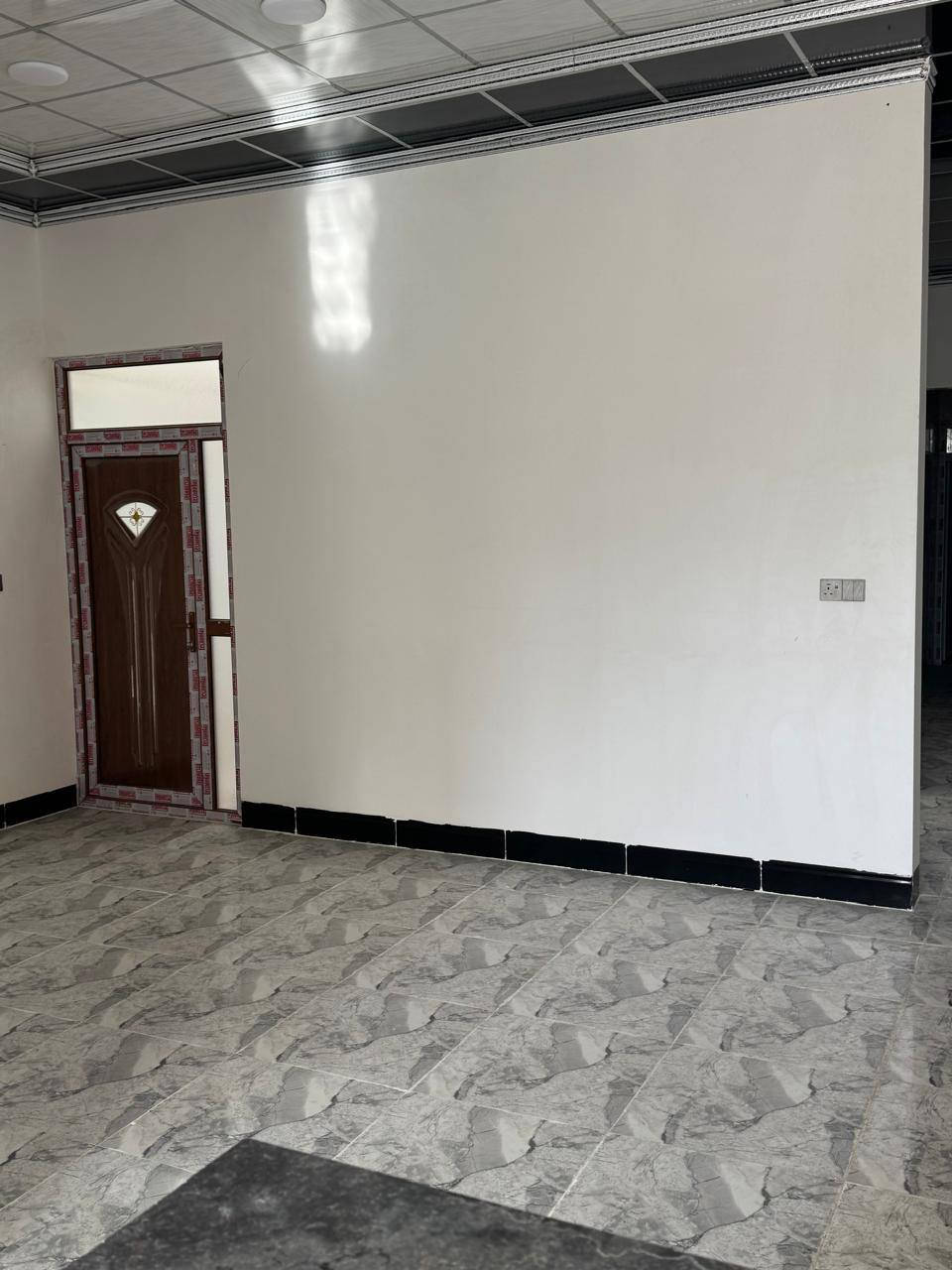 🏠 دار للـــــــبيـع 
في حي هيما ستي 
________________

المساحــــــة // ١٤٥ م #طابـــــو زهور 
الواجهـــــــــة // ٦ونص    م

________________
🏗️🧱#الطابــــــــــــــق #الأرضـــــــــــــي
غرفـــــــــــة 1   وصالـــــــــــة وهـــــــــــول ومطبــــــــخ حـــــــــار وبــــــــــارد ومجـمـــــــــع صحيــــــــات ... وكراج سيارة  

🏗️🧱#الطابــــــــــــــق #الثانــــــــــــــــي
 ٣    ...  غرفه نوم وهول واستقبال وصحيات 
____________________
مواصفات الدار
نظام دكتات نظام كامرات  نظام دشات نظام خط وطني لكل  

منظومة كامرات 

_____________________
________________💲
السعــــــــــر   ع خاص 
________________💲
_____________________

#مكتـــــــــب
           🏗️🧱العباجي الاستثمارات العقاري  🧱🏗️
#الكائــــــــــن
  حي الزهور سيتدتي الجميله #مقابل جرزات كرم #أوالإتصال 
         *********** 📞☎️📞*********** 
                           ‏‪*********** 
_____________________________________________
