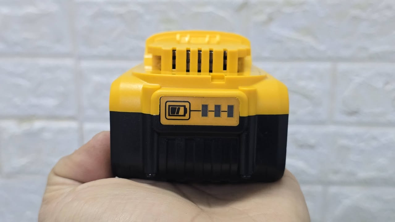 بطارية ديوالت 20V 8A صناعة كوريه جديده مامستخدمه
الي مهتم يراسلني وتدللون


**إذا كنت صاحب هذا الإعلان وتريد حذفه لأي سبب، رجاءا أرسل رسالة إلى الدعم الفني**