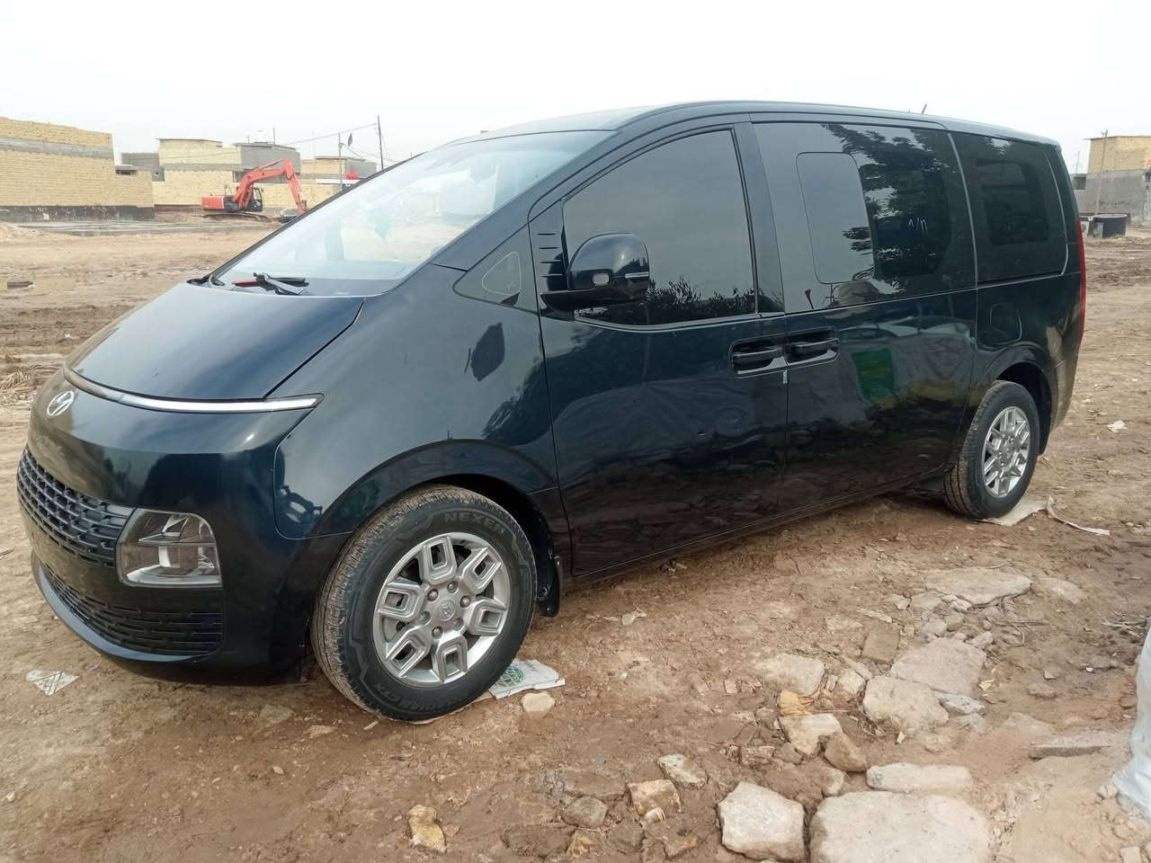 ستاريا للبيع فان مشترك 2023بدون رقم  بيه ضربه الباب والبنيد وجاملغ الامامي اسياره مكينه كاز 6كامرات كشنات كهربائي اسياره جديد مامشيه استفسار اتصل *********** اسعر 185وبيه مجال قليل
