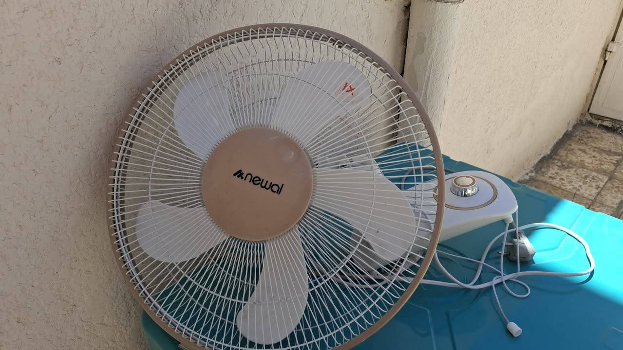 لبيع غراض مستخدمه شي قليل 
لبيع مبرده استخدام شهر او اقل شتريت سبلت وماحتاجه وريد ابيعه نضافه فول الله شاهد مستخدمه شي بسيط كلش 
المكان كربلاء السعر المبرده  ١٢٥ التواصل على الرقم فقط 
***********
