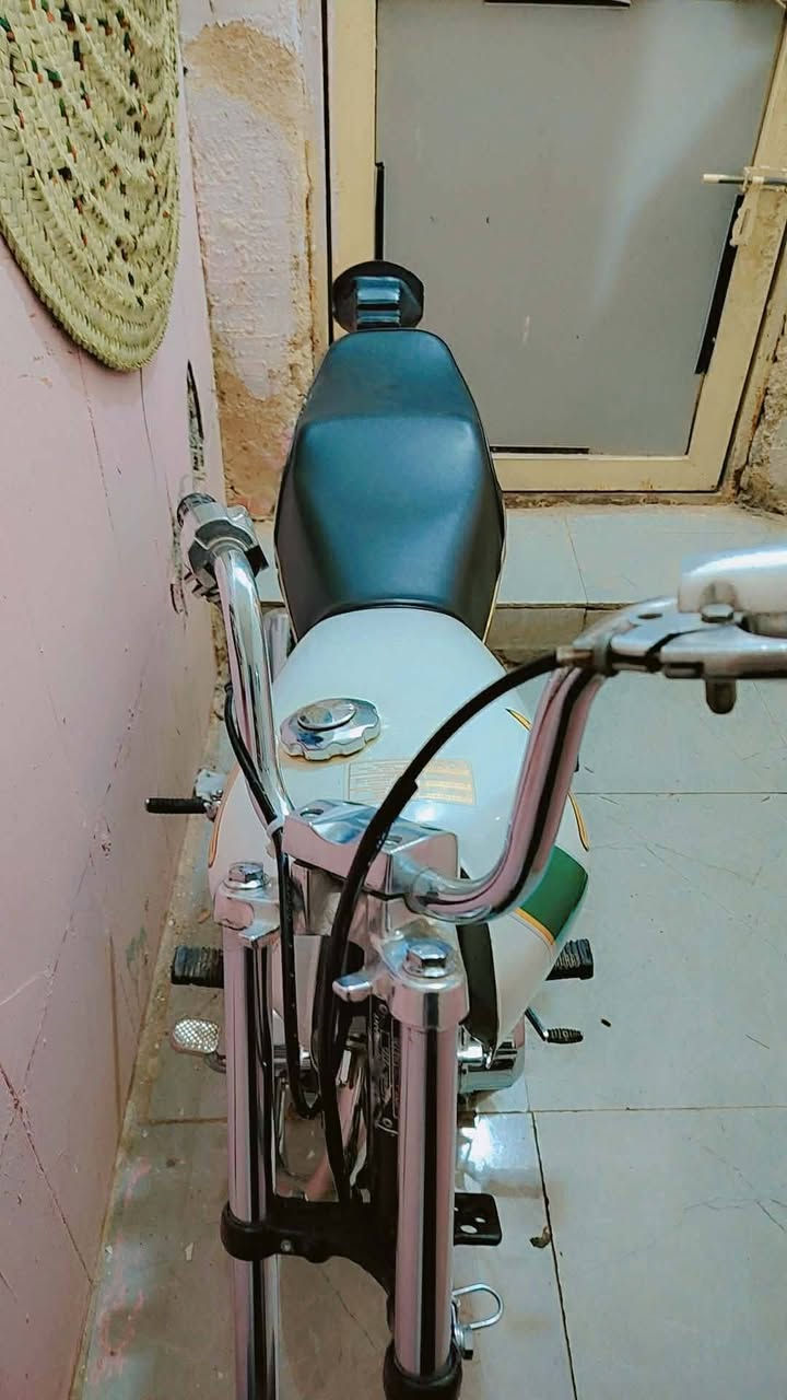 سلام عليكم دراجه للبيع تعمير جديد صارله 10ايام من معمره محرك تيربو مامفتوح أوراق اصولي سعرها 725وبيها مجال


**إذا كنت صاحب هذا الإعلان وتريد حذفه لأي سبب، رجاءا أرسل رسالة إلى الدعم الفني**